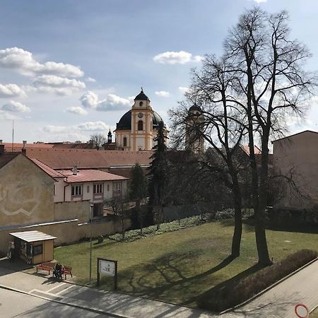 Hotel Opera Jaromerice nad Rokytnou Exterior foto