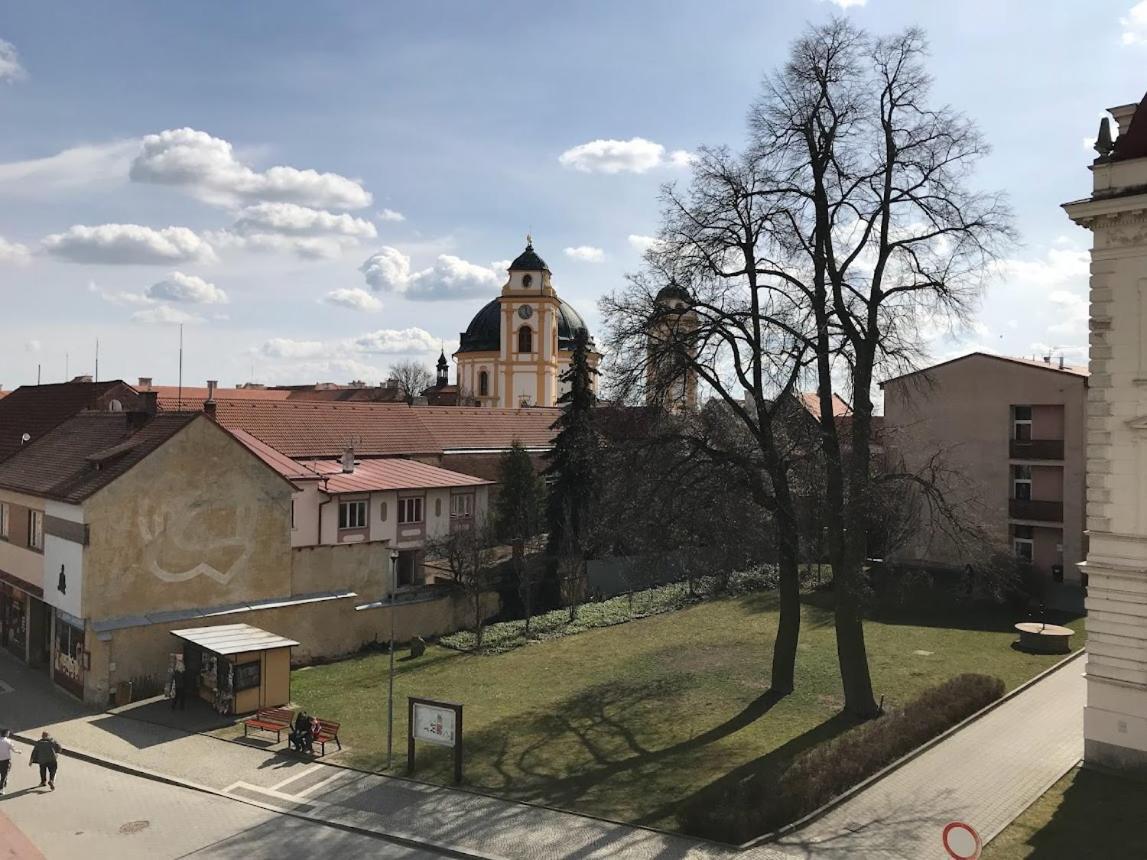 Hotel Opera Jaromerice nad Rokytnou Exterior foto