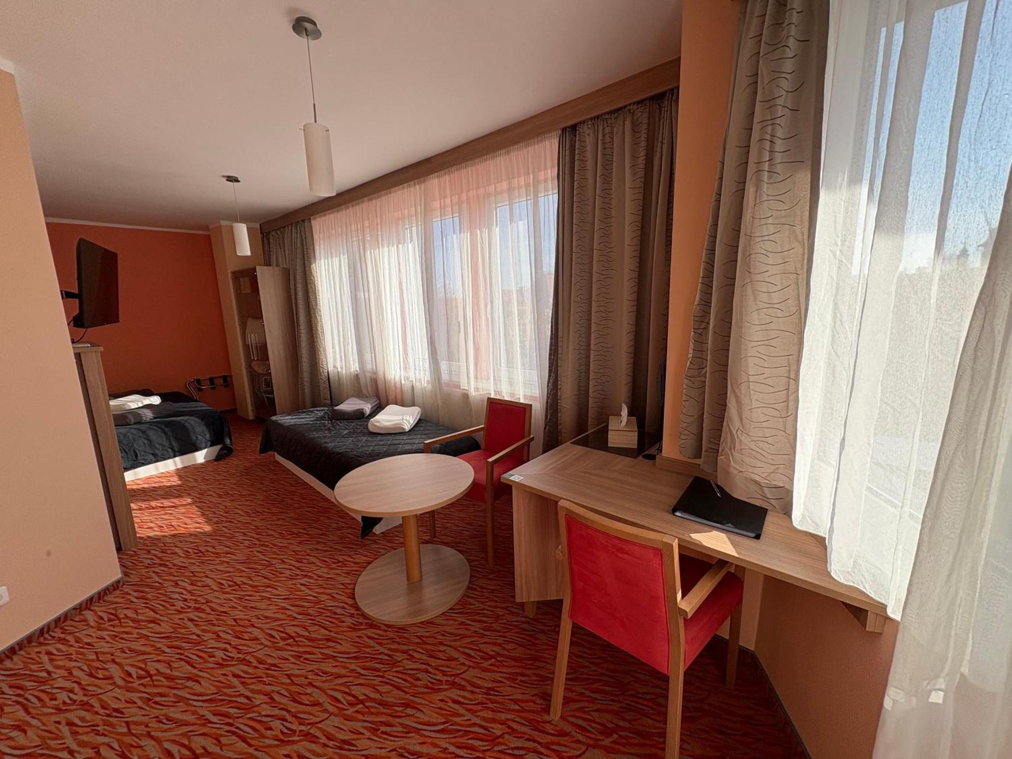 Hotel Opera Jaromerice nad Rokytnou Exterior foto